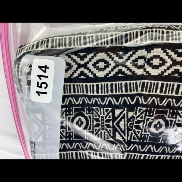 Forever 21 black & white tribal print shorts, L - Picture 11 of 11